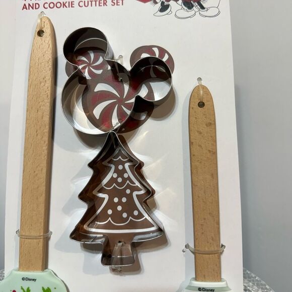 Disney Mickey Mouse Spatulas and Cookie Cutters Set of 4 NWT - Picture 4 of 5